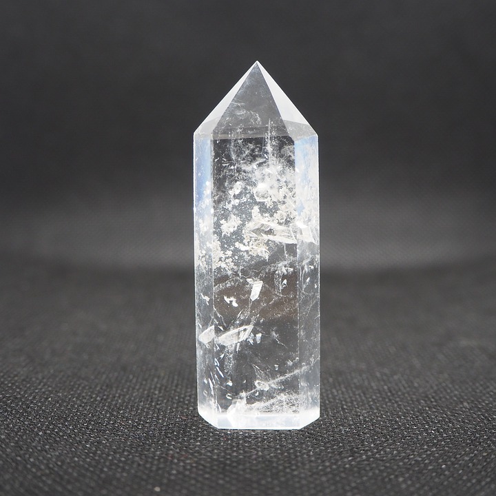 水晶の意味完全ガイド 水晶の種類や意味 形状による分類など パワーストーンの森