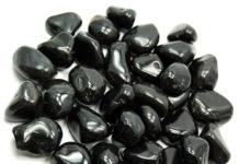 【オニキス完全ガイド】オニキスの歴史や意味、お手入れ方法を解説