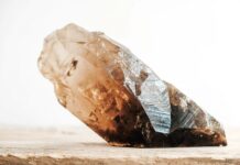 【スモーキークォーツ 完全ガイド】効果や意味、歴史やお手入れ方法を解説